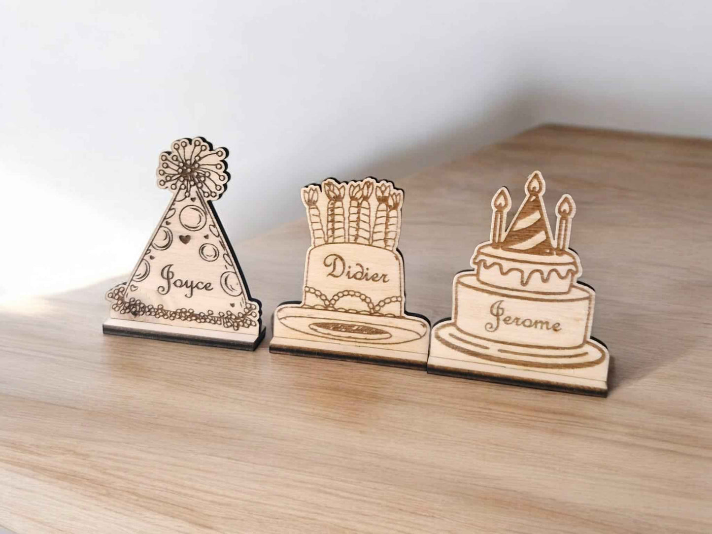 Marque-places anniversaire personnalisés pour événements festifs - LIJO CREA