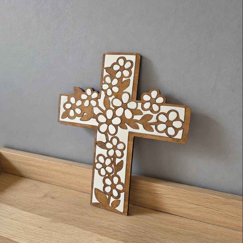 Croix religieuse fleurie