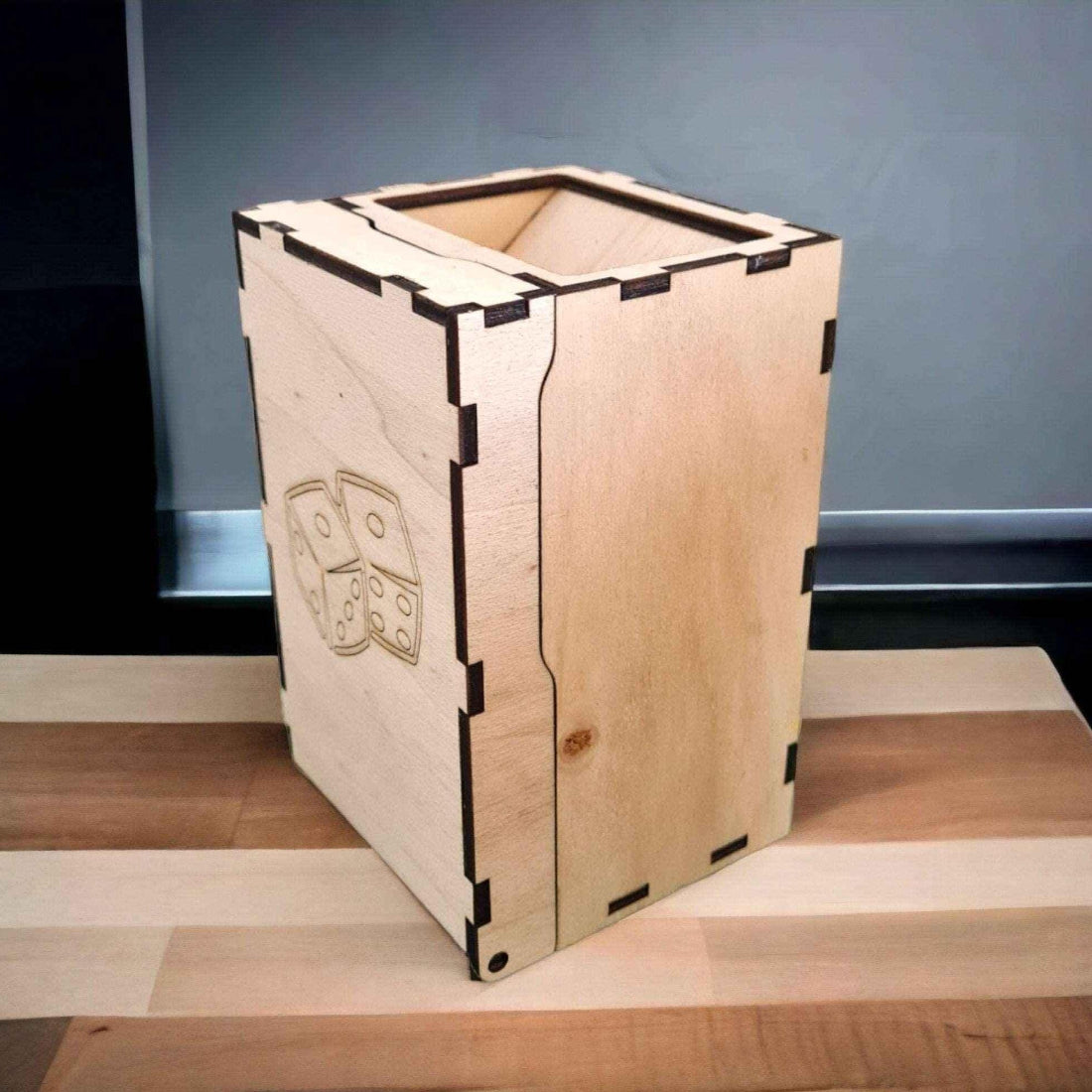 Tour à dés en bois - Elégance et praticité à vos jeux de société - LIJO CREA