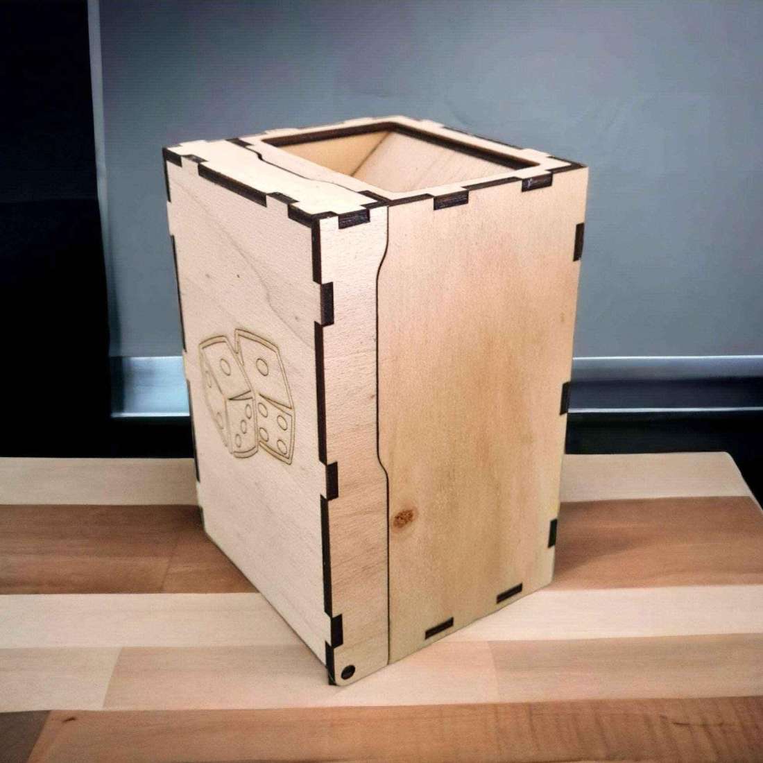 Tour à dés en bois - Elégance et praticité à vos jeux de société - LIJO CREA