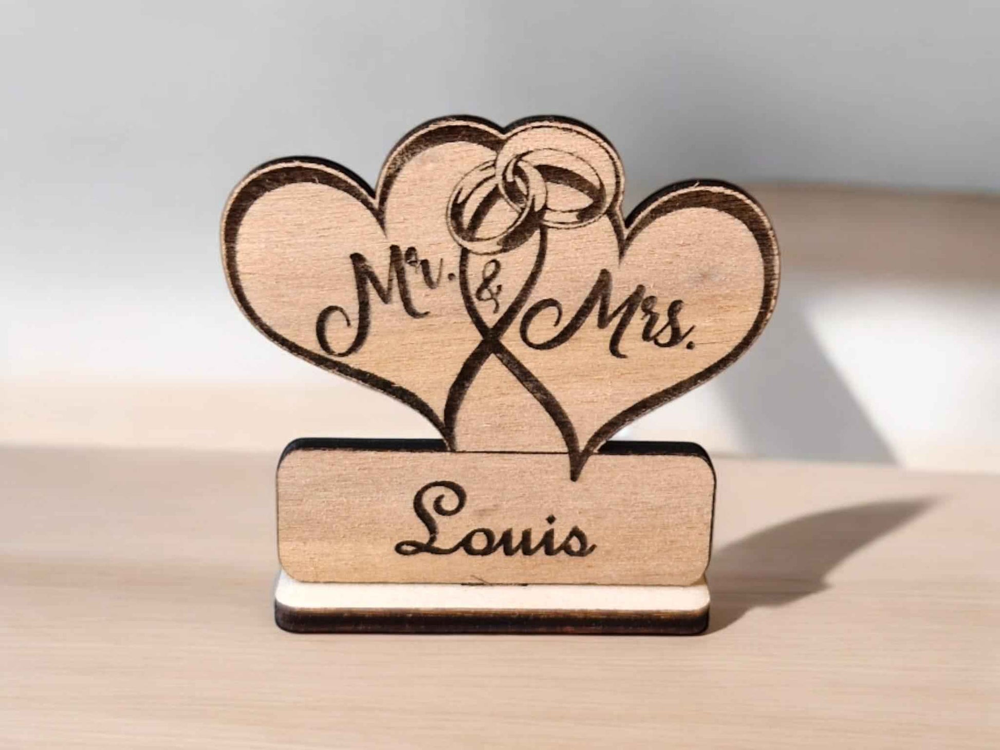 Marque-places Colombes Couple en bois personnalisables pour vos mariages - LIJO CREA