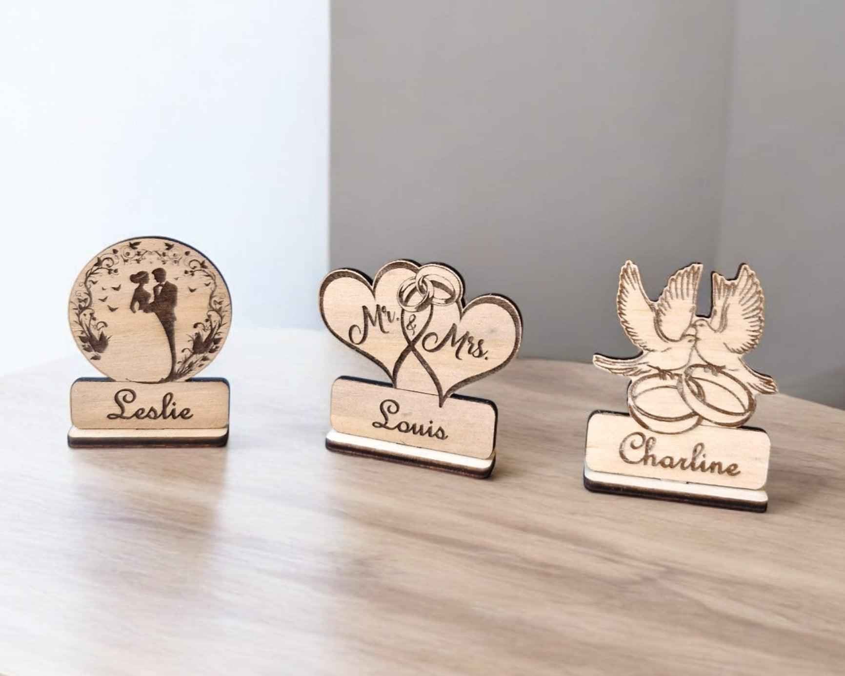 Marque-places Colombes Couple en bois personnalisables pour vos mariages - LIJO CREA