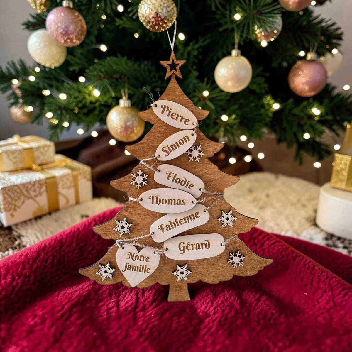 Sapin de Noël personnalisé en bois avec prénoms