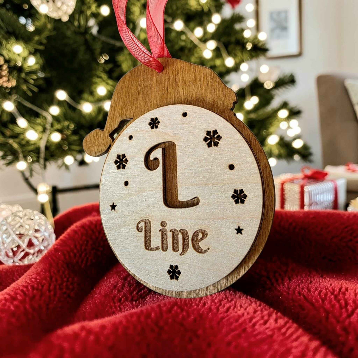 boule de noël personnalisée en bois renne bonhomme pain d'épice bonnet de noël