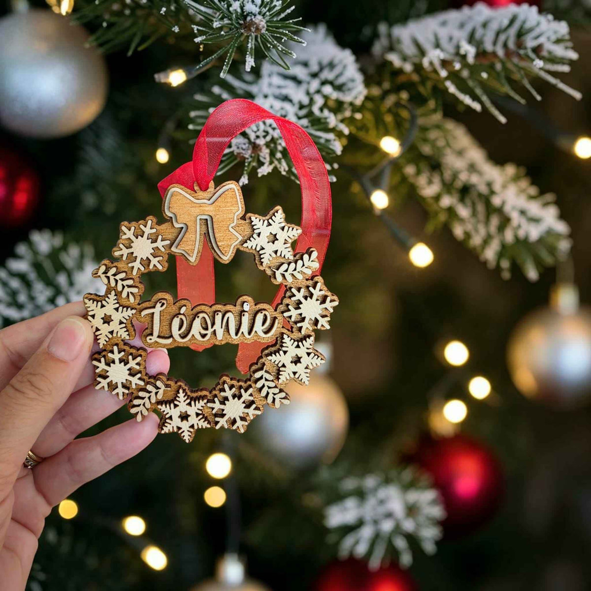 boule de noël flocon personnalisé en bois avec prénom 