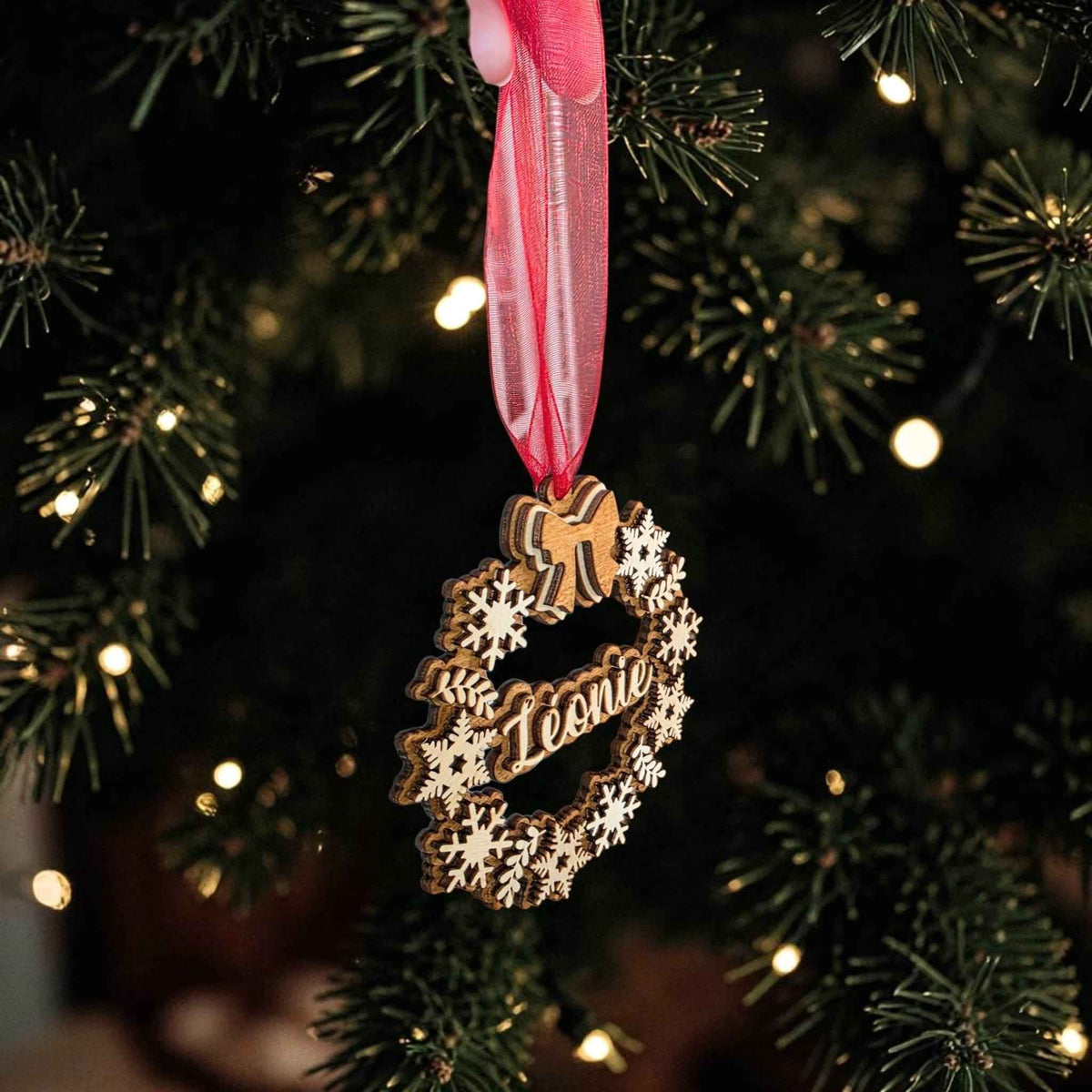 boule de noël flocon personnalisé en bois avec prénom 