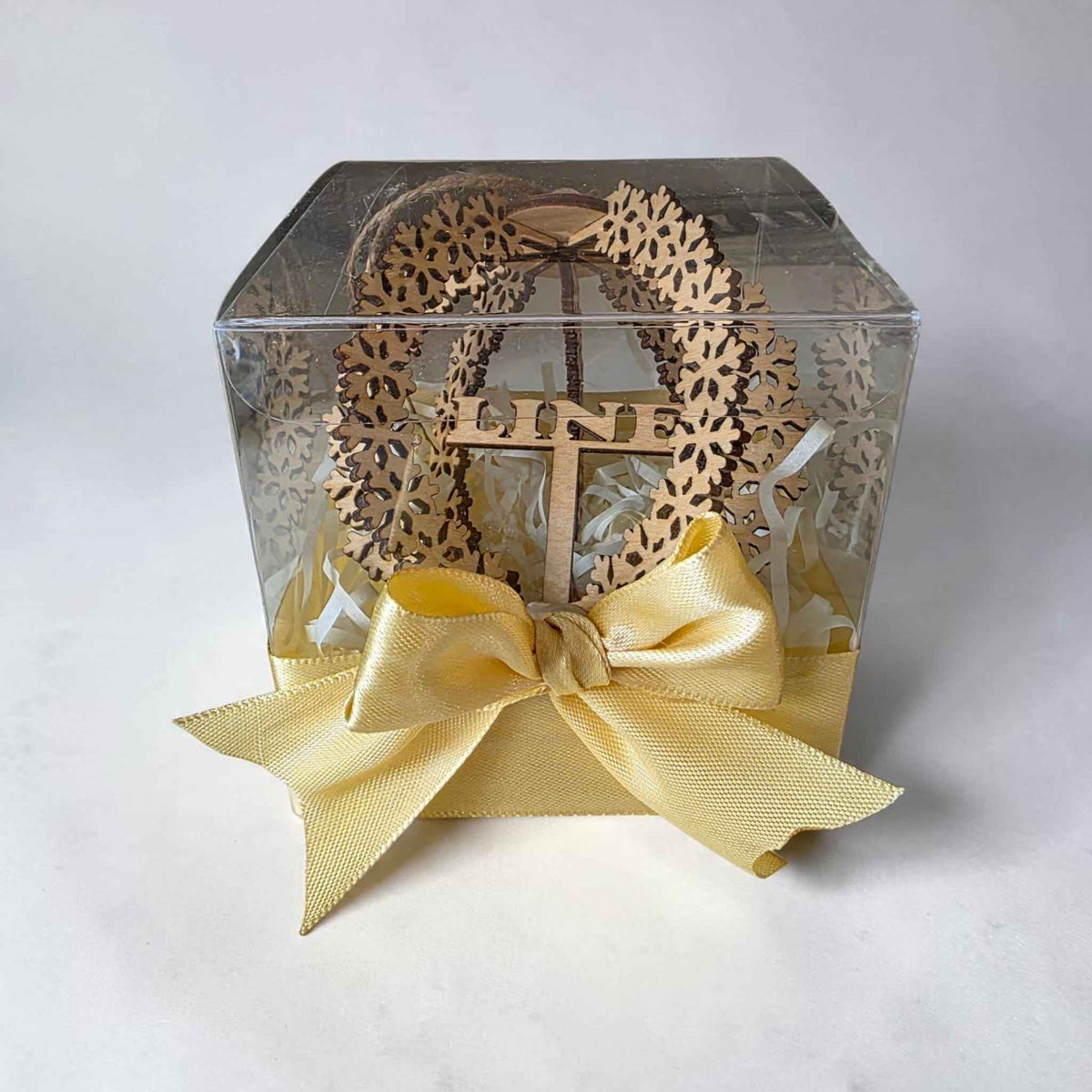 boule de noël flocon personnalisé en bois avec prénom