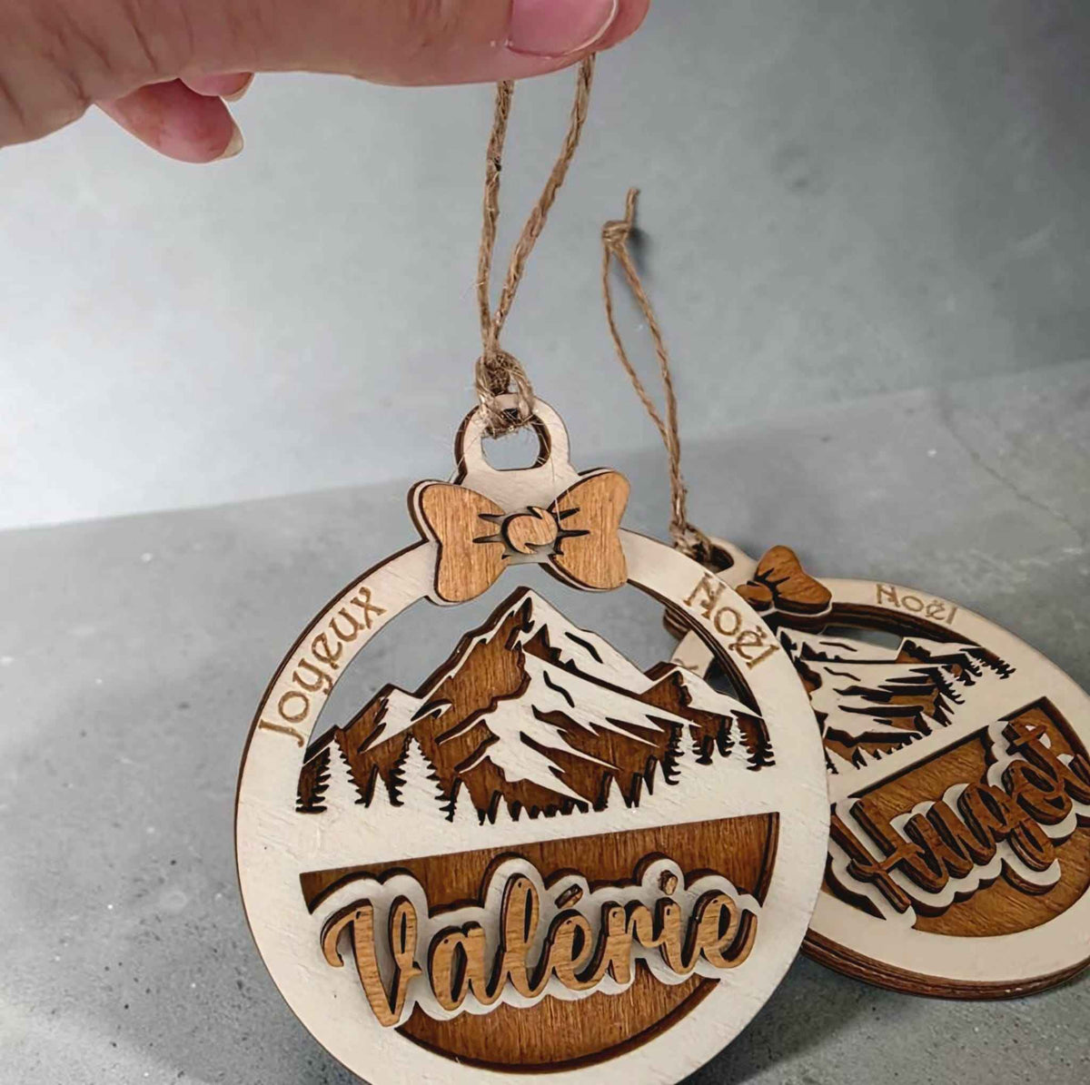boule personnalisé en bois noël décoration sapin avec prénom 