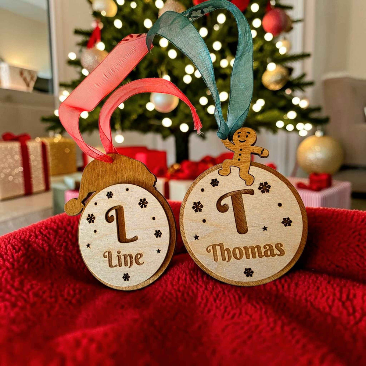 boule de noël personnalisée en bois renne bonhomme pain d'épice bonnet de noël