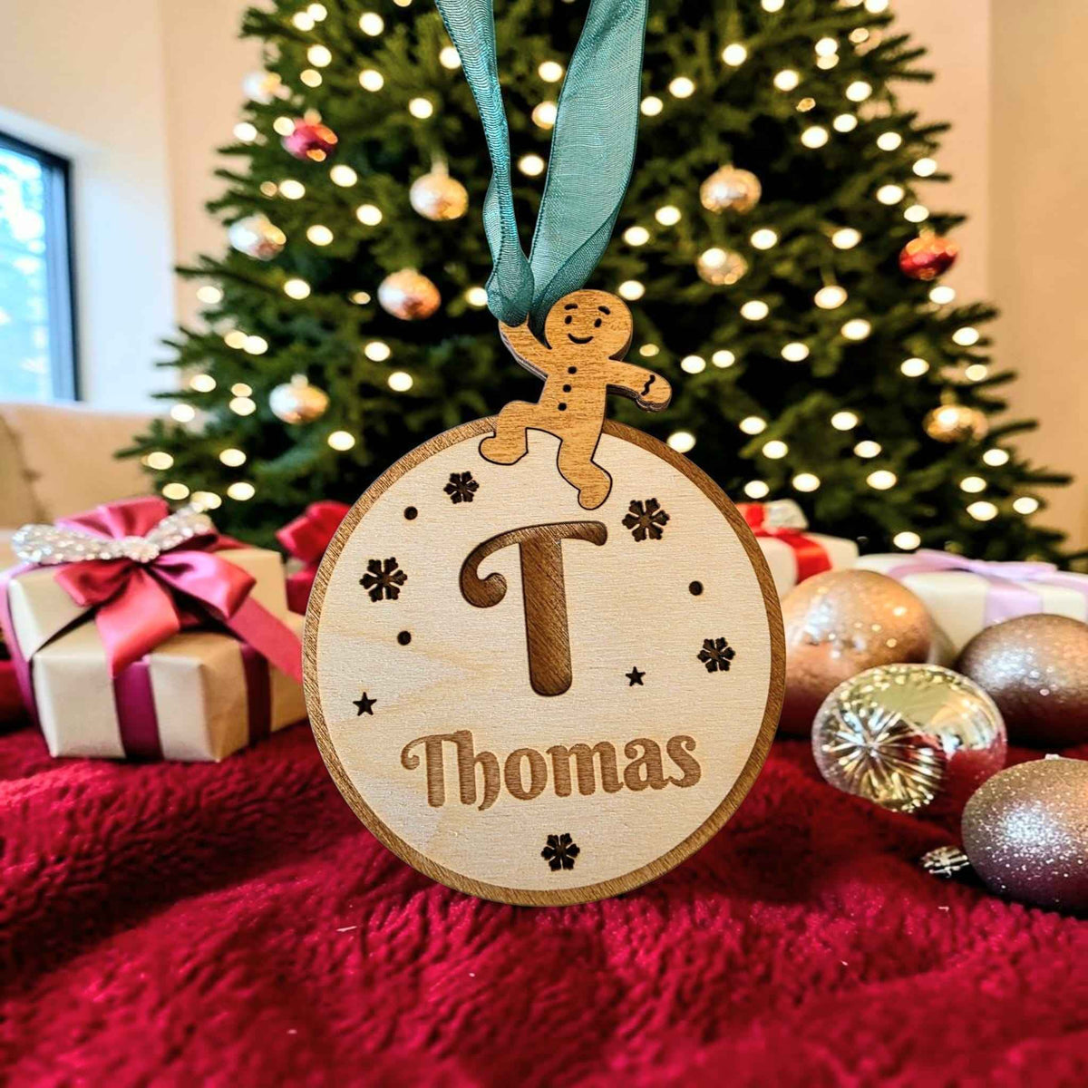 boule de noël personnalisée en bois renne bonhomme pain d'épice bonnet de noël