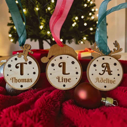 boule de noël personnalisée en bois renne bonhomme pain d'épice bonnet de noël