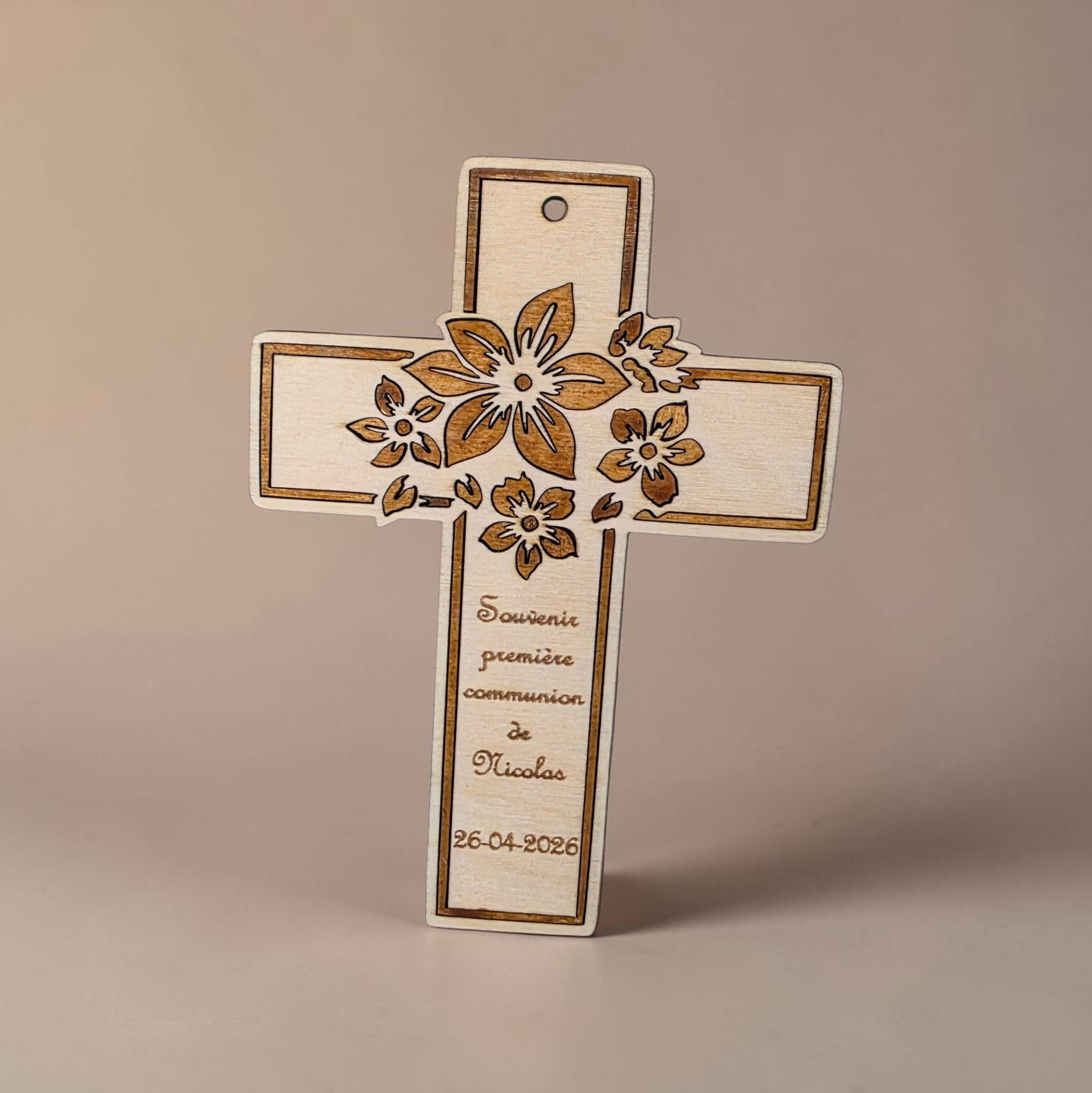 croix religieuse communion baptême personnalisée en bois souvenir cérémonie religieuse 