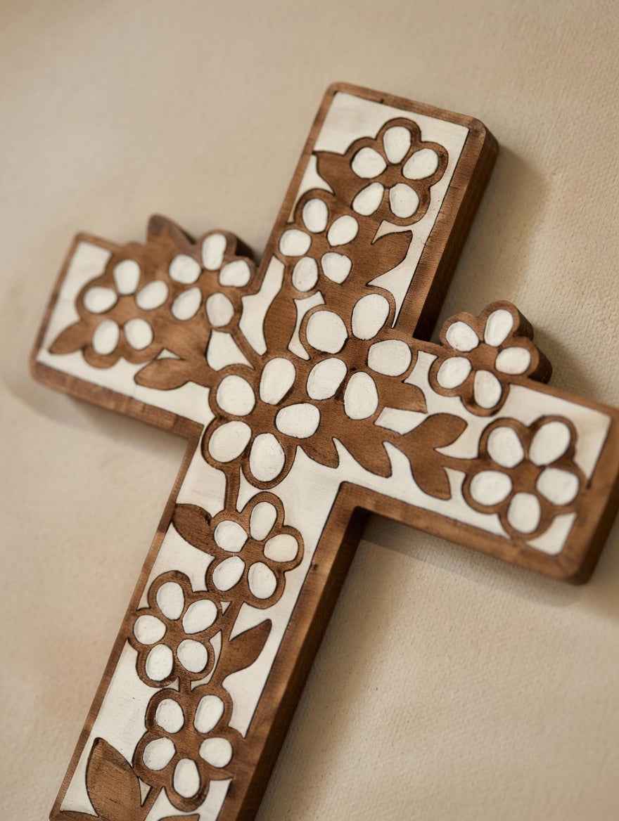 Croix religieuse fleurie