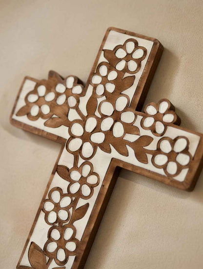 Croix religieuse fleurie
