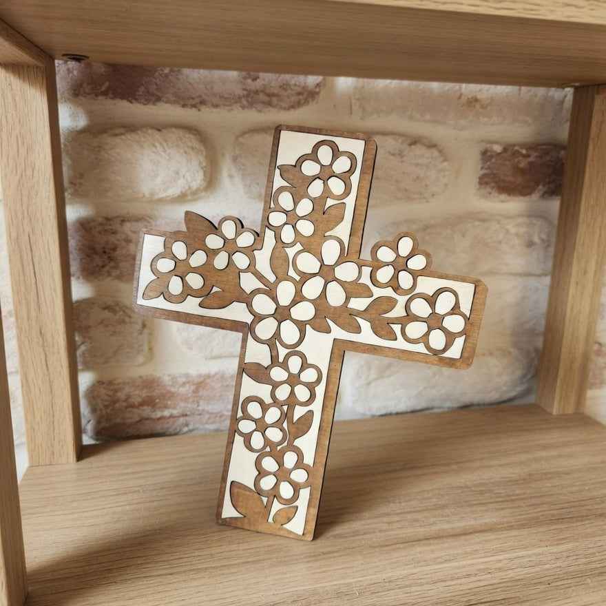 Croix religieuse fleurie