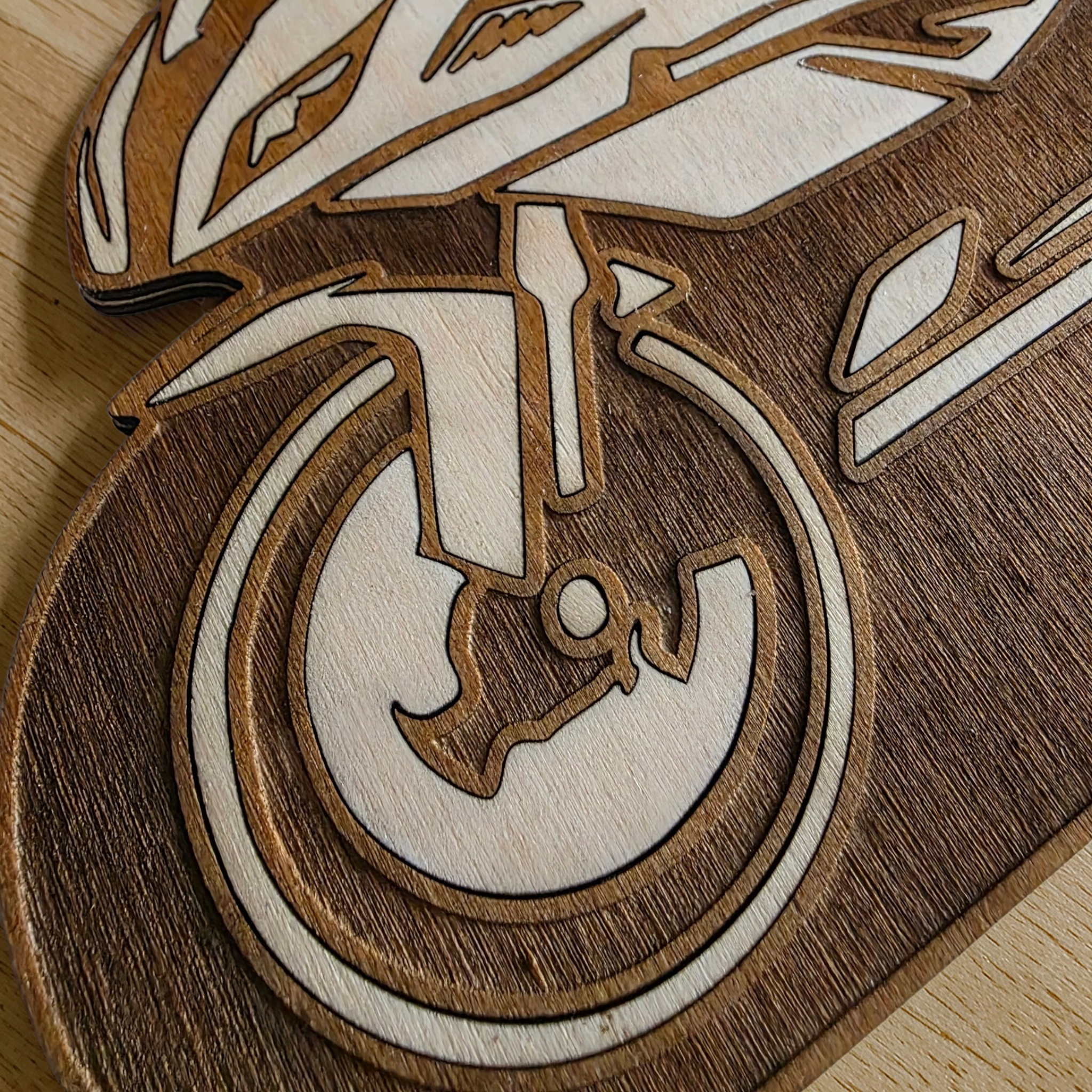 moto décoration murale personnalisée en bois idée cadeau