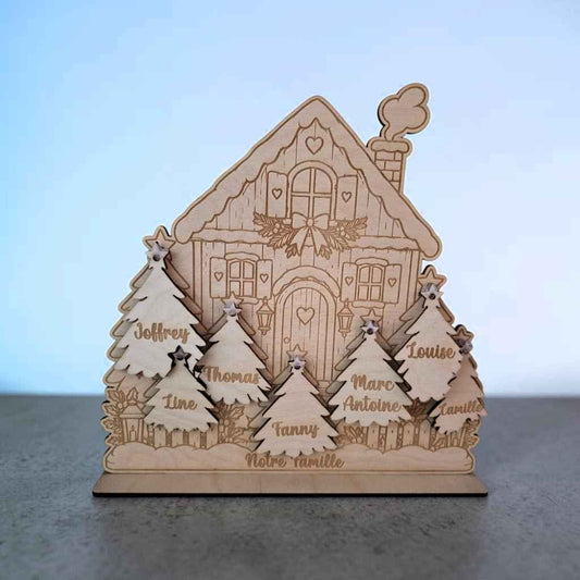 Décoration de Noël personnalisée en bois avec jusqu'à 7 prénoms. Petits sapins amovibles à accrocher dans le sapin familial. Une idée cadeau originale pour toute la famille.