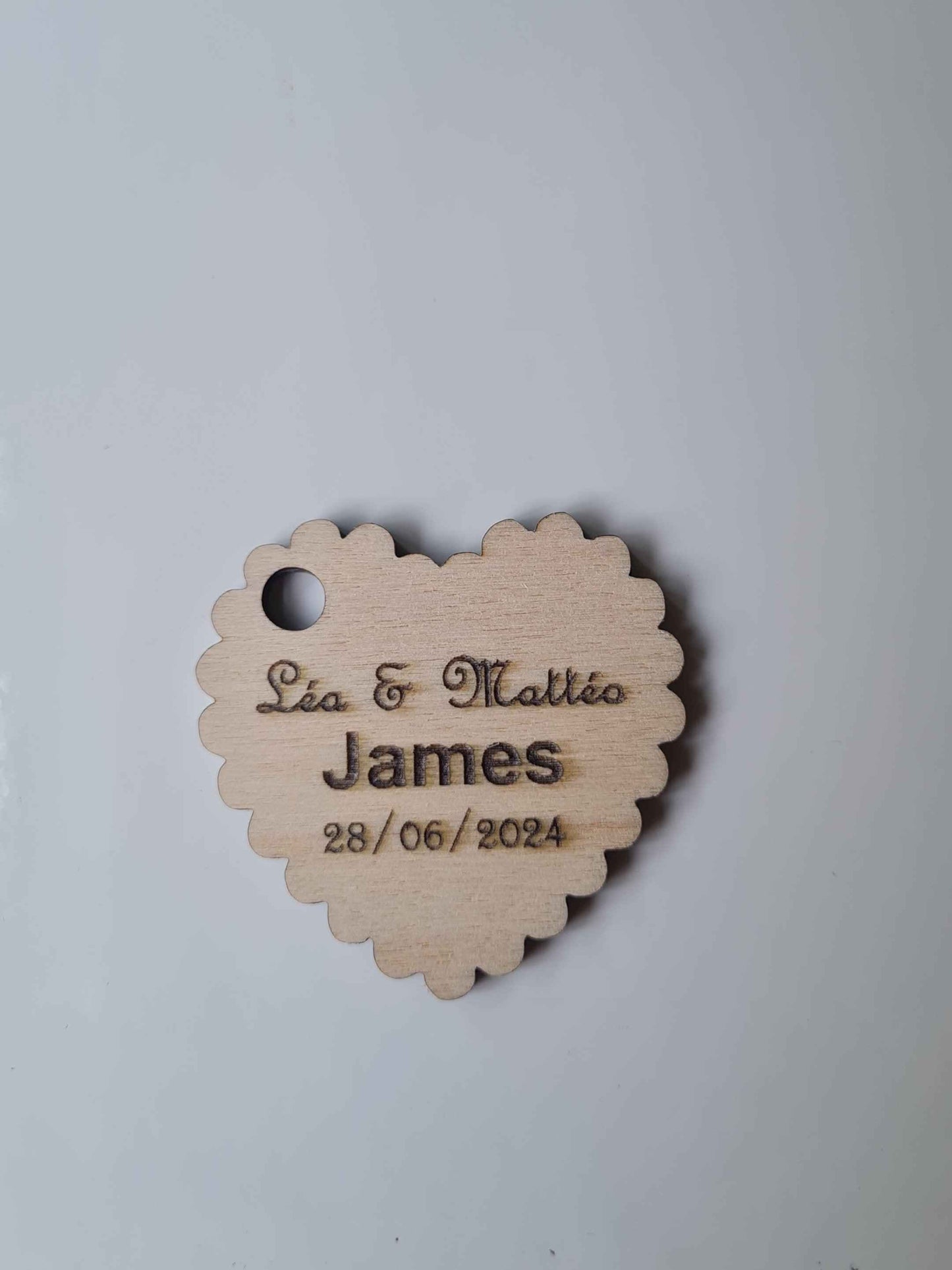 Etiquettes coeur Marque-places en bois personnalisée pour vos événements - LIJO CREA