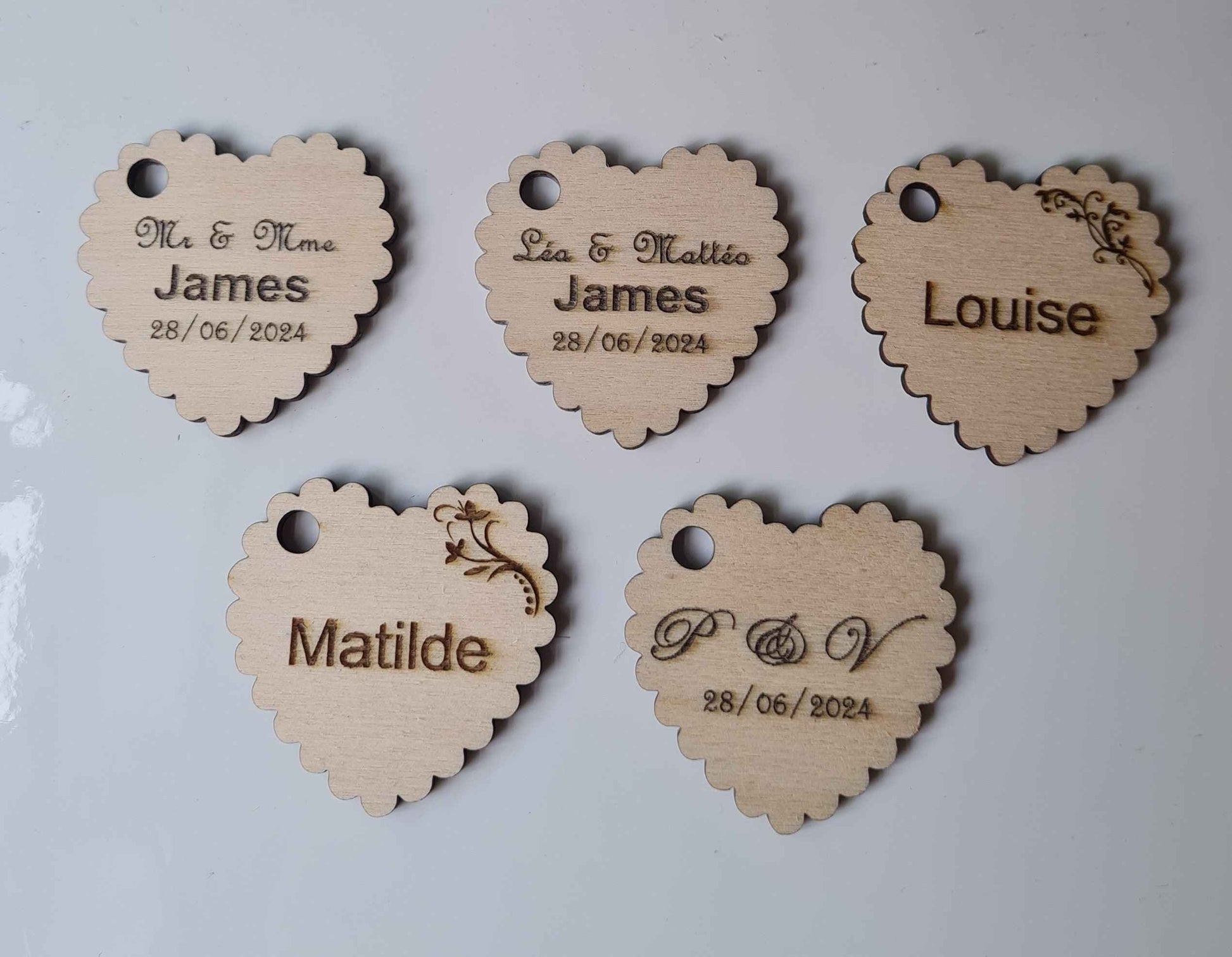 Etiquettes coeur Marque-places en bois personnalisée pour vos événements - LIJO CREA