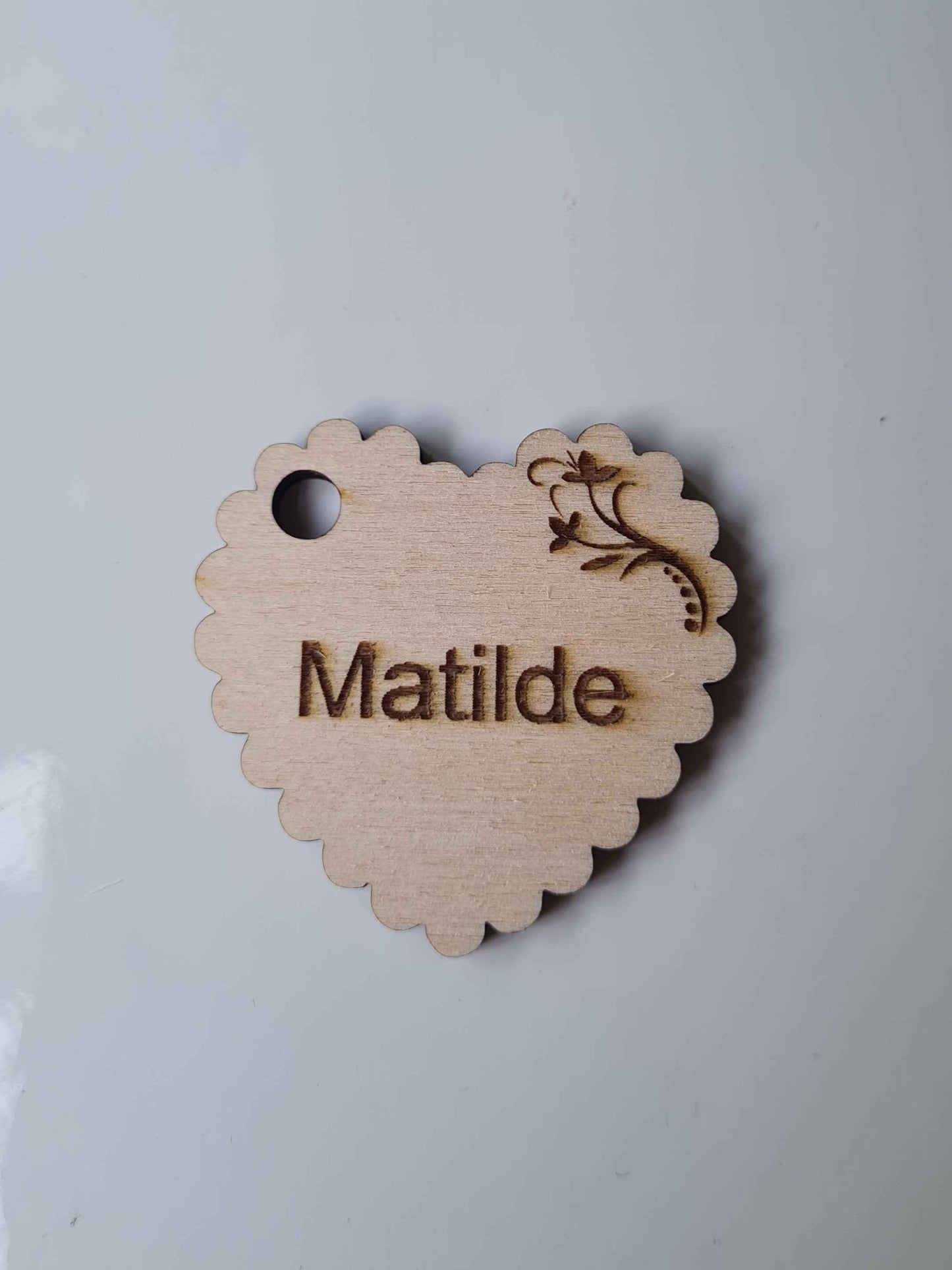 Etiquettes coeur Marque-places en bois personnalisée pour vos événements - LIJO CREA