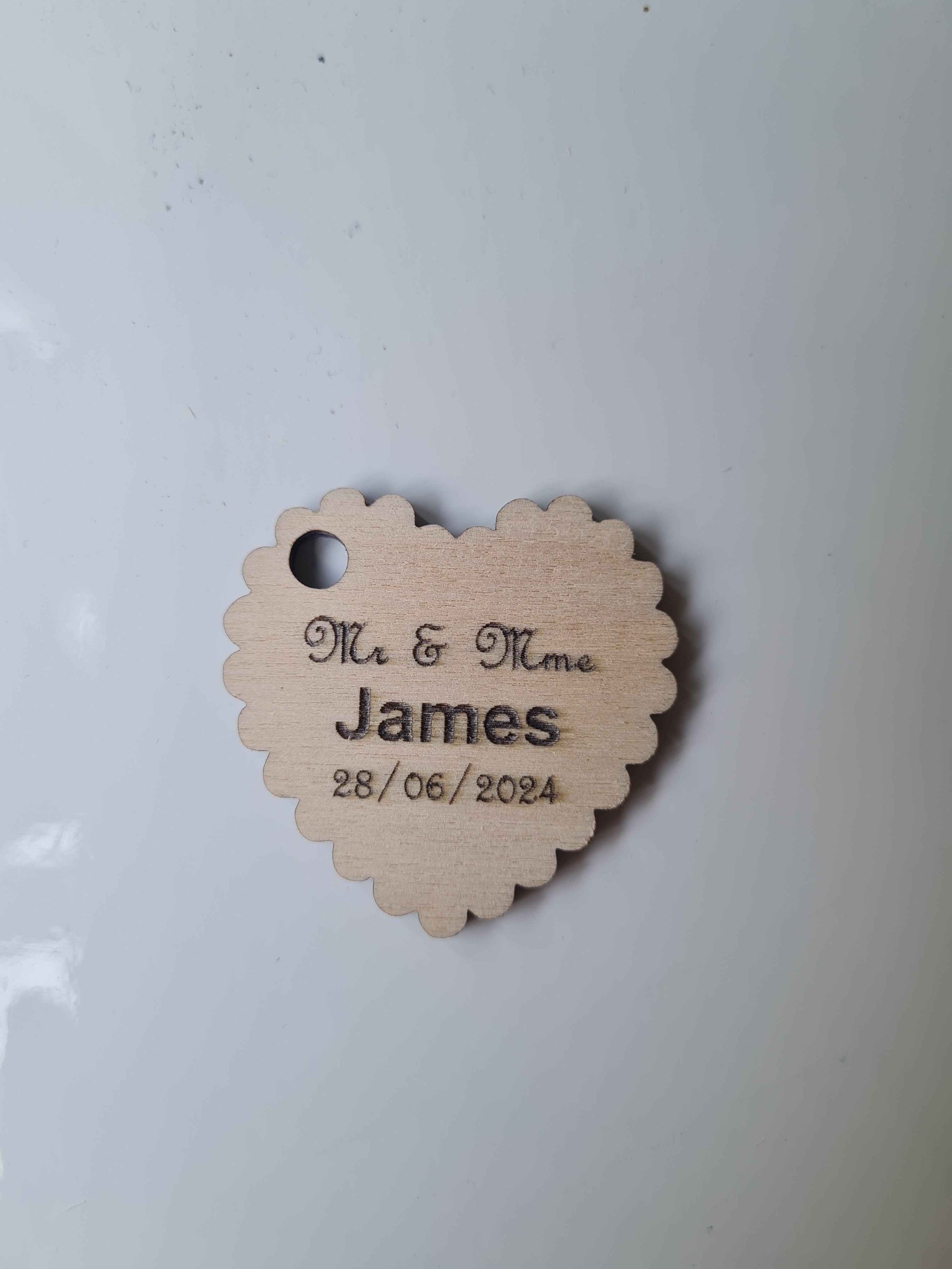 Etiquettes coeur Marque-places en bois personnalisée pour vos événements - LIJO CREA