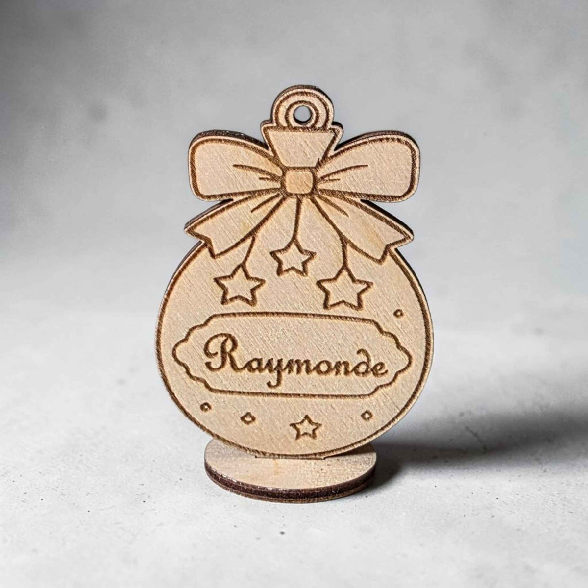 marque place boule de noël personnalisé en bois