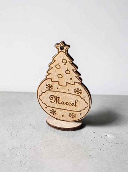 marque place boule de noël personnalisé en bois