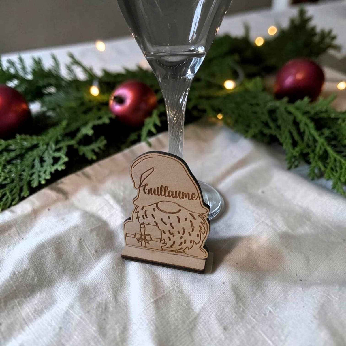 marque place de noël gnome personnalisé en bois
