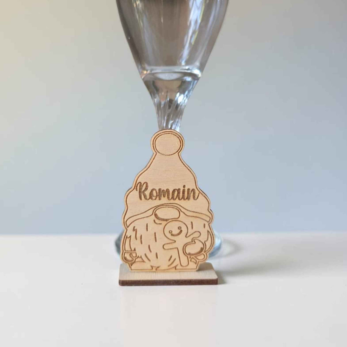 marque place gnome de noël personnalisé en bois