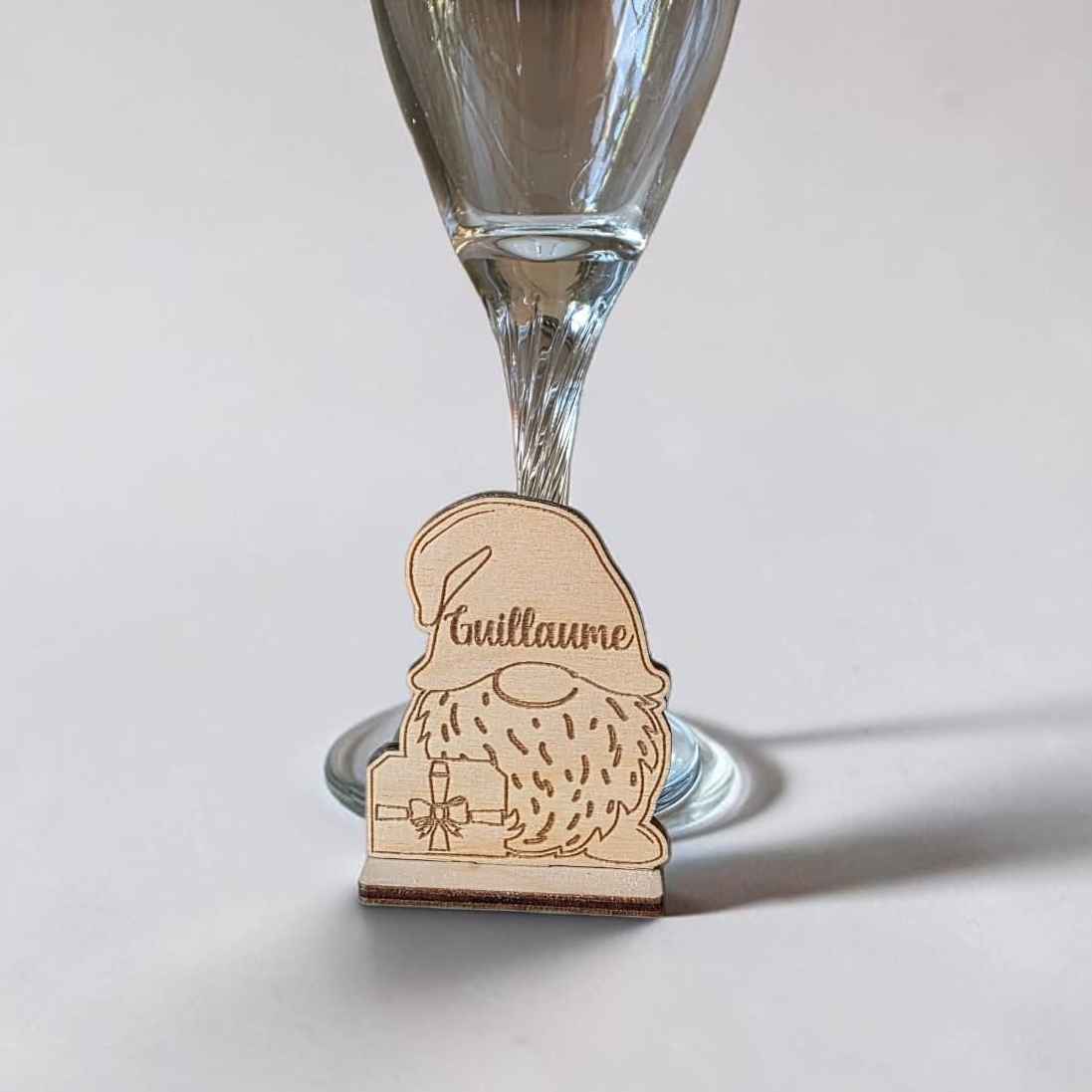 marque place gnome de noël personnalisé en bois