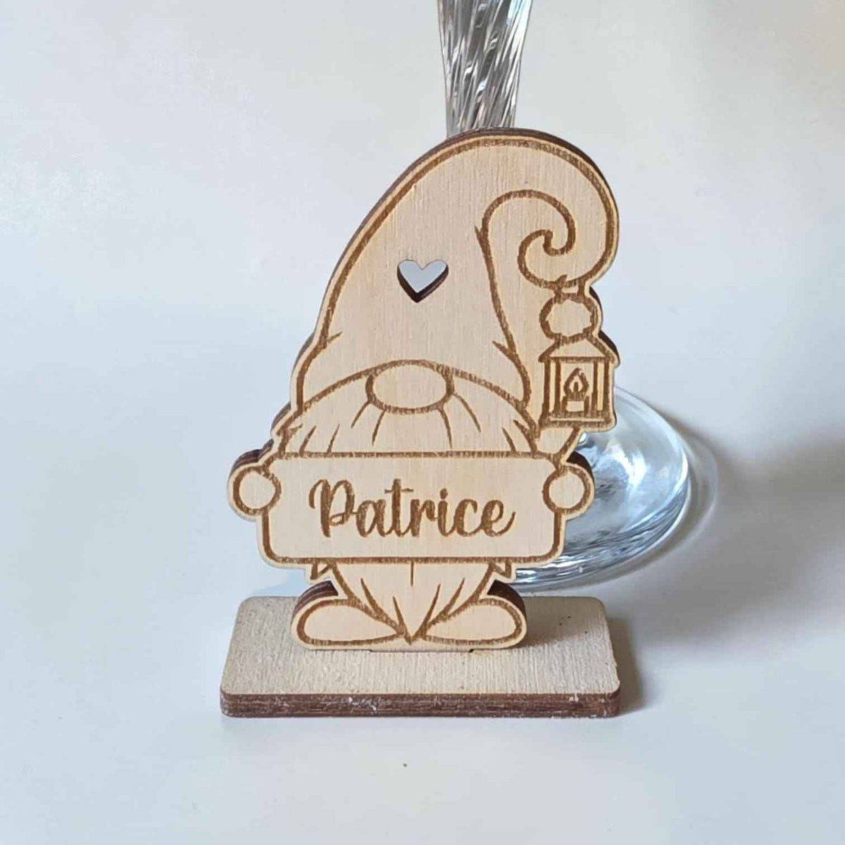 marque place gnome avec pancarte personnalisé en bois 