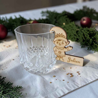 marque place lutin de noël à accrocher personnalisé en bois