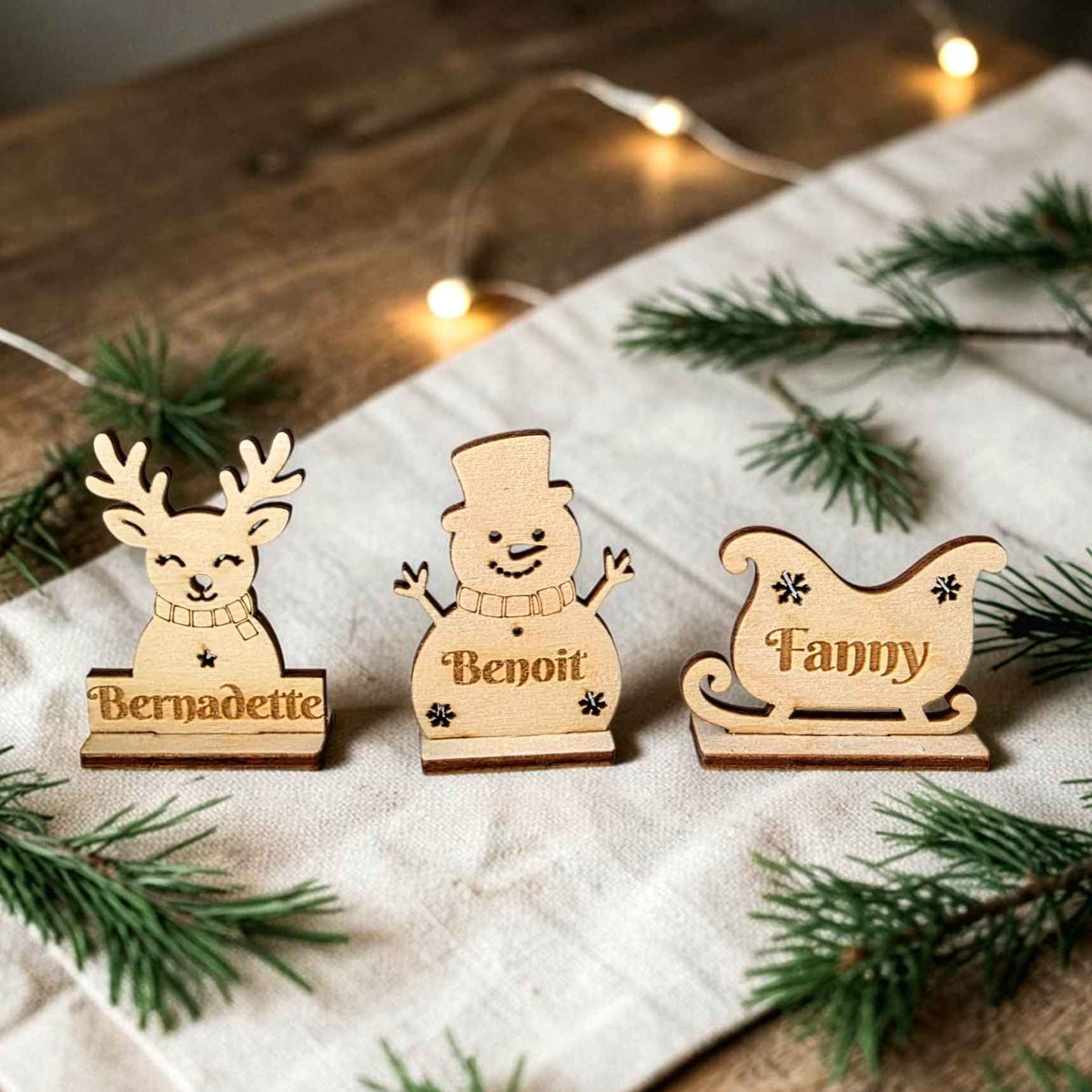 marque place de noël renne bonhomme de neige luge en bois personnalisé