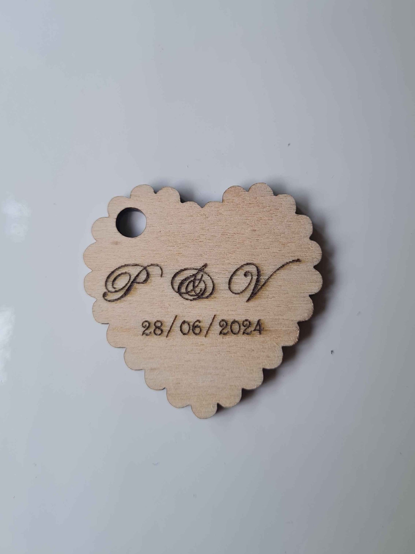 Etiquettes coeur Marque-places en bois personnalisée pour vos événements - LIJO CREA