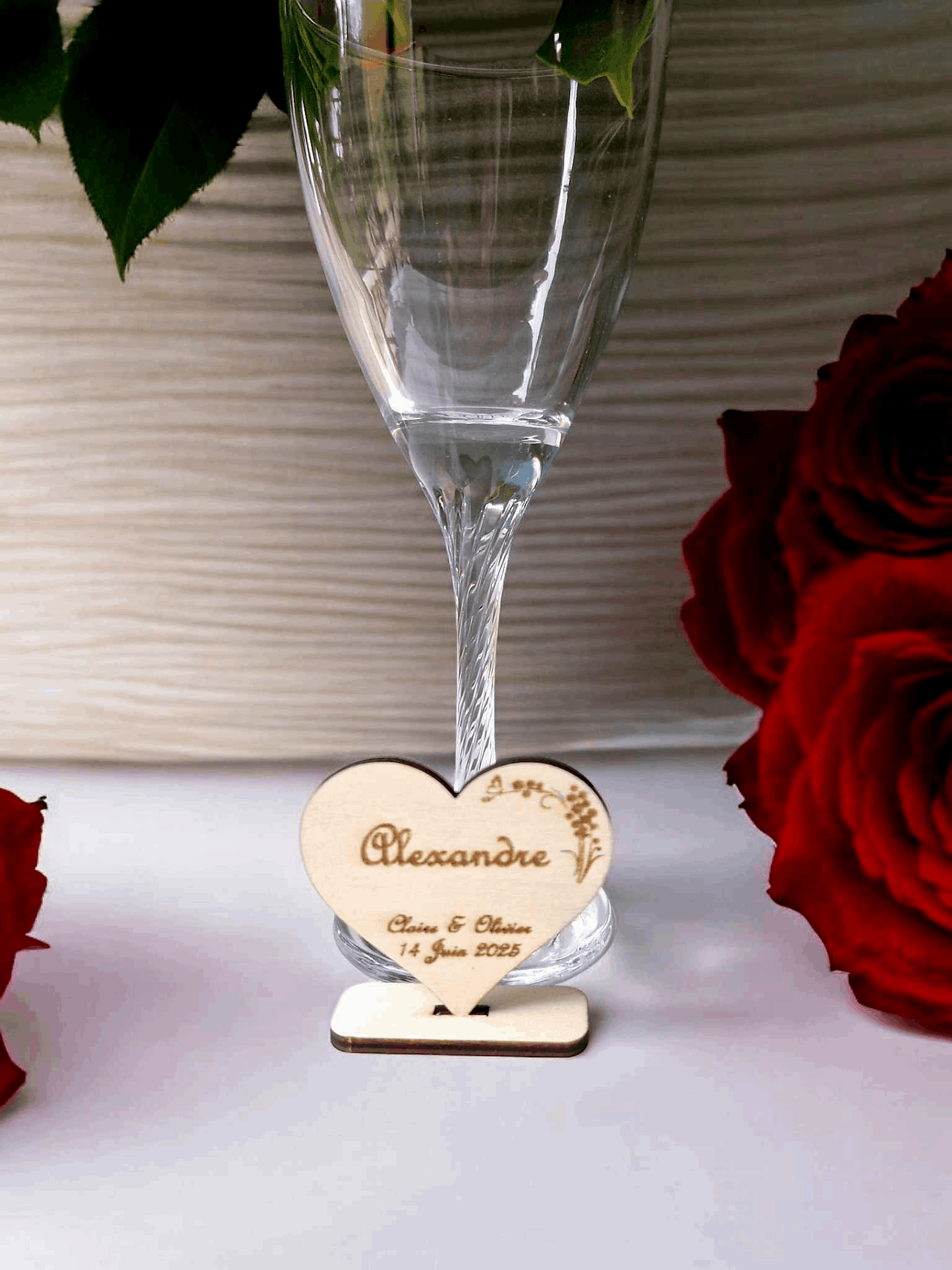 Marque-place Coeur Flèche et Fleurs - Élégance et Originalité pour vos Événements - LIJO CREA