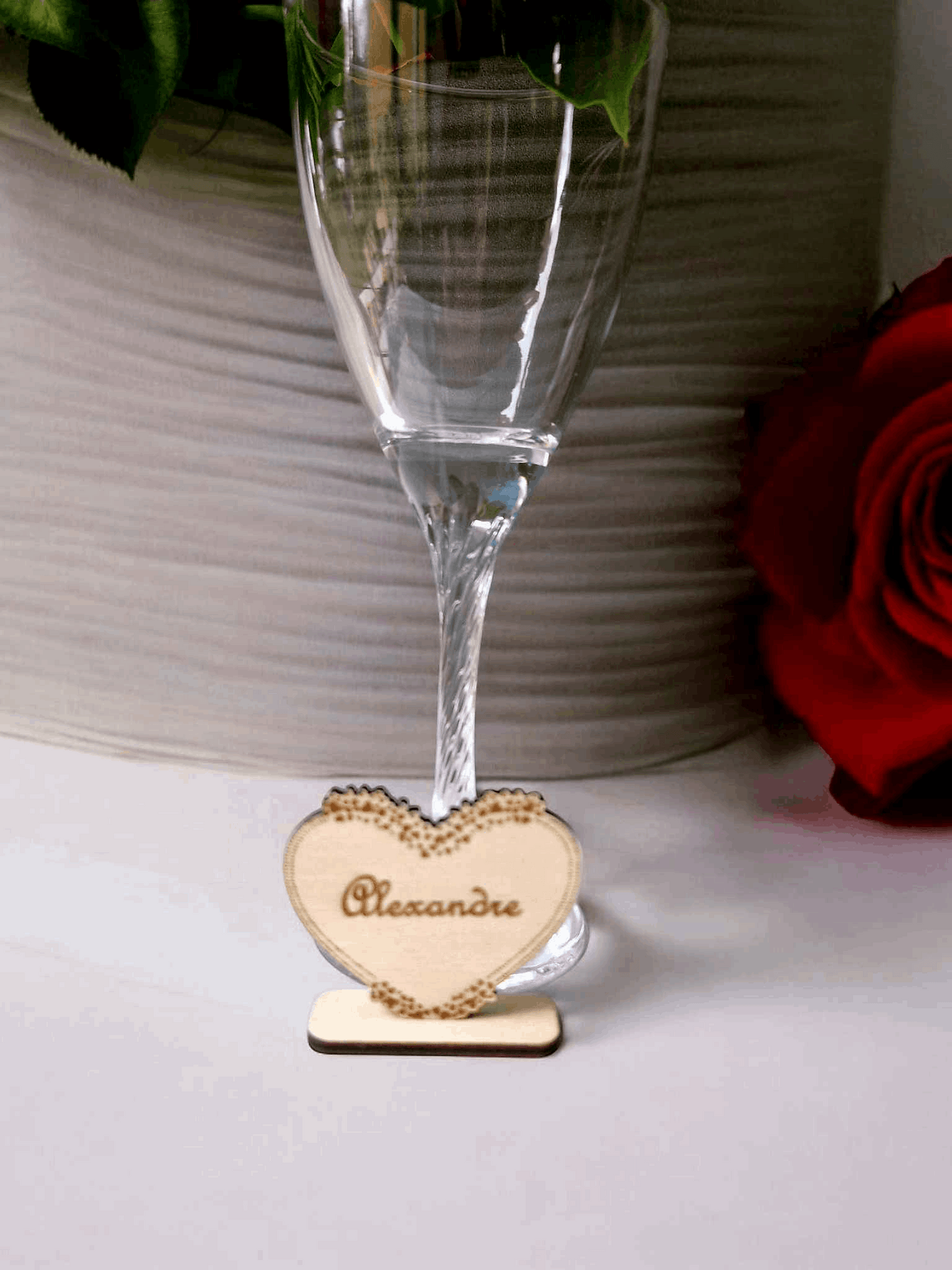 Marque-place Coeur Flèche et Fleurs - Élégance et Originalité pour vos Événements - LIJO CREA