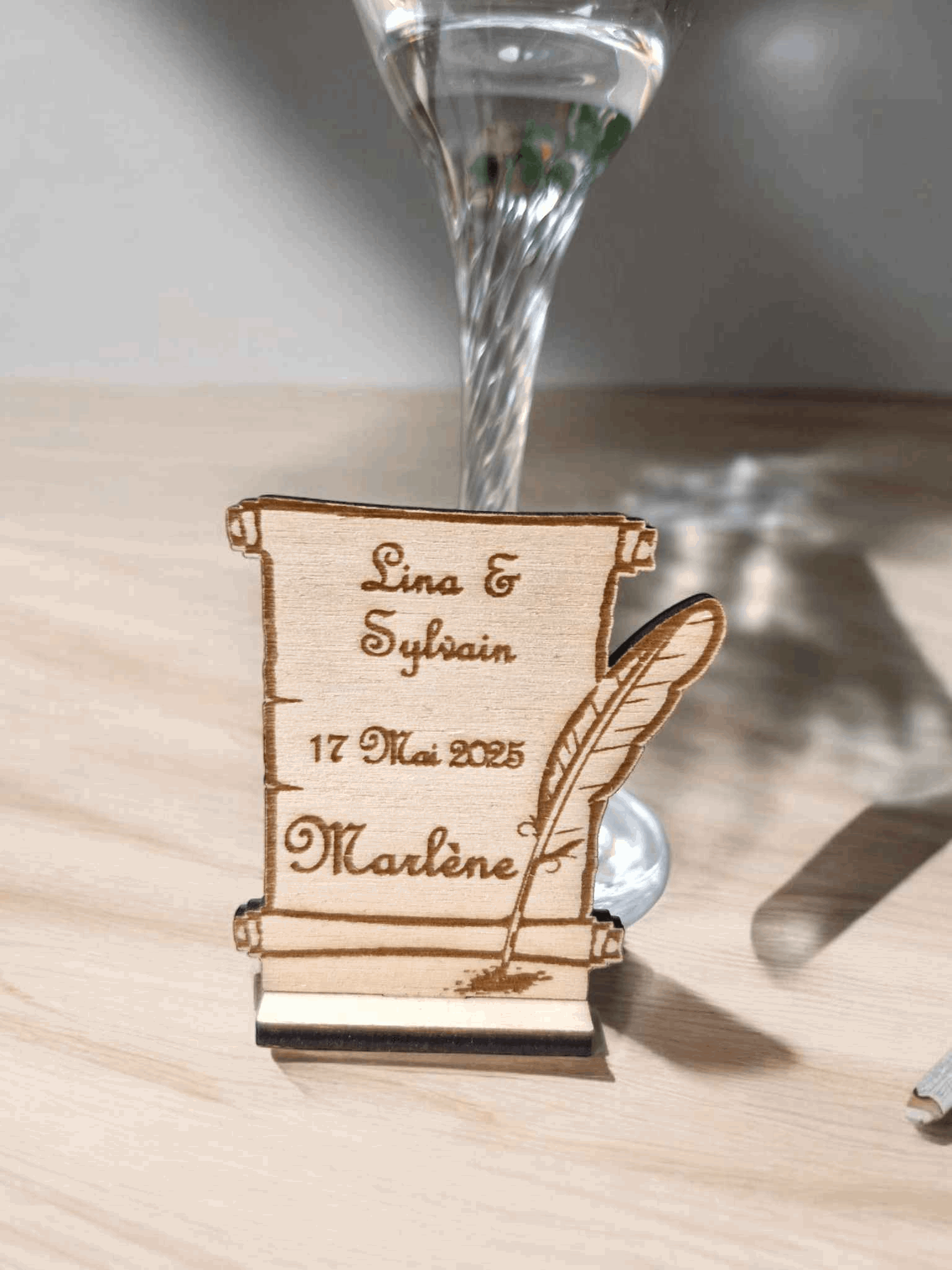 Marque-place Parchemin Élégant pour Événements Spéciaux - LIJO CREA