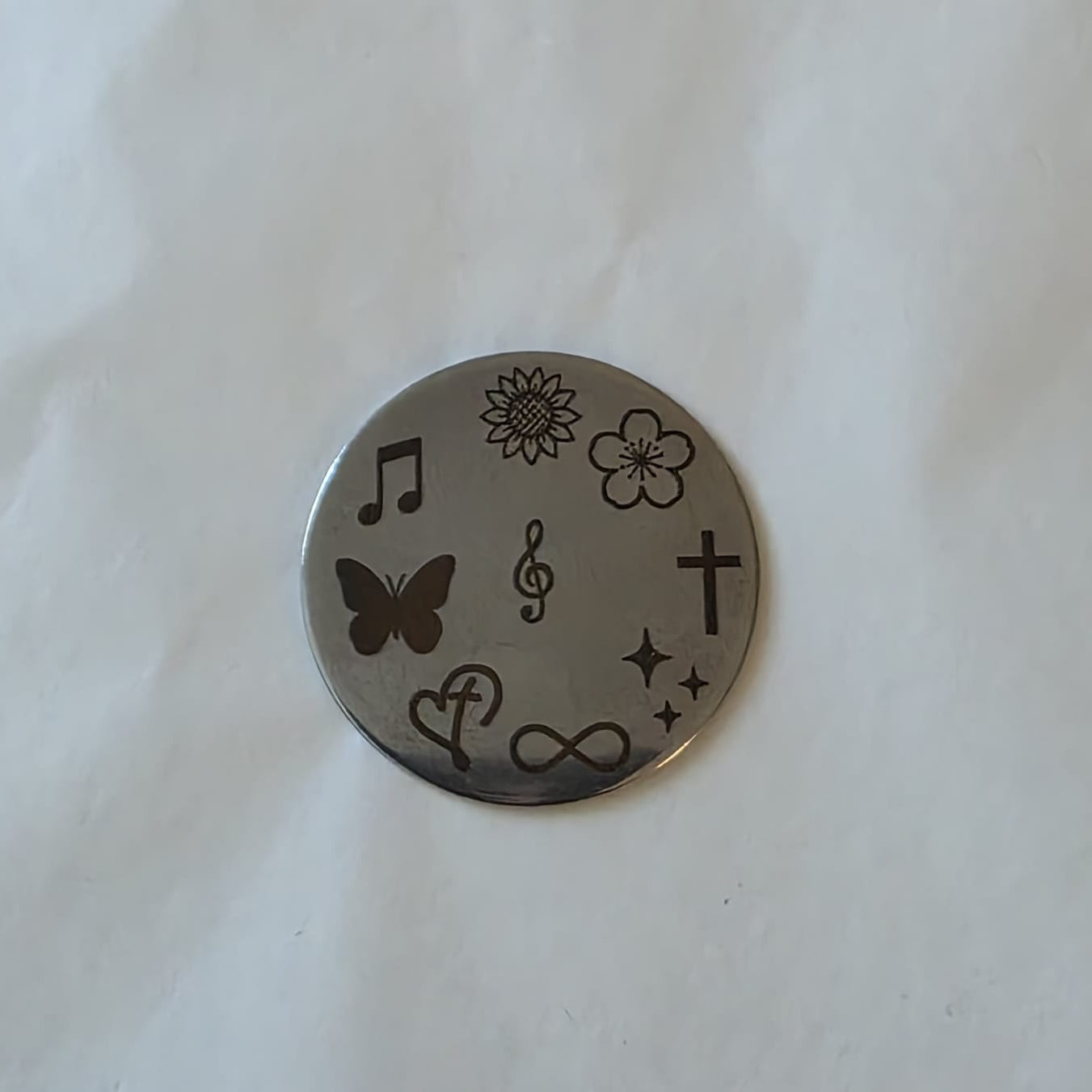 porte clés personnalisé gravé en métal prénom dessin idée cadeau 