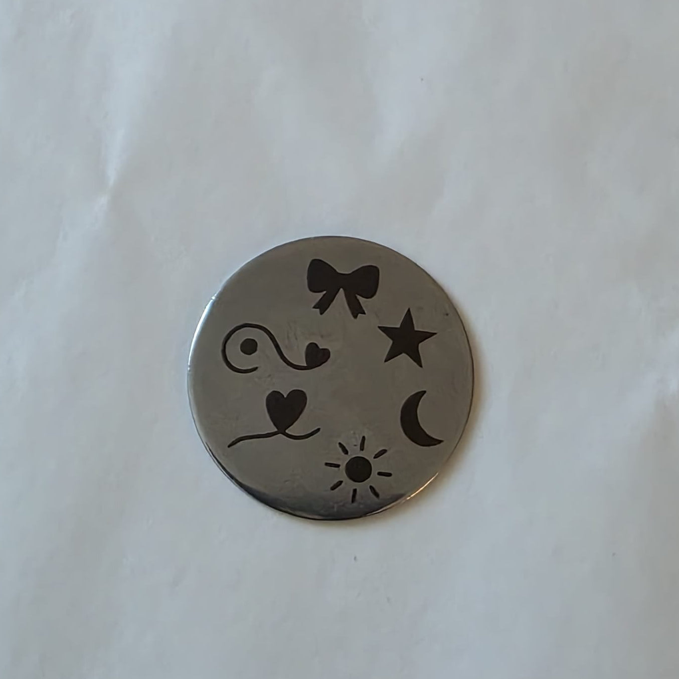 porte clés personnalisé gravé en métal prénom dessin idée cadeau 