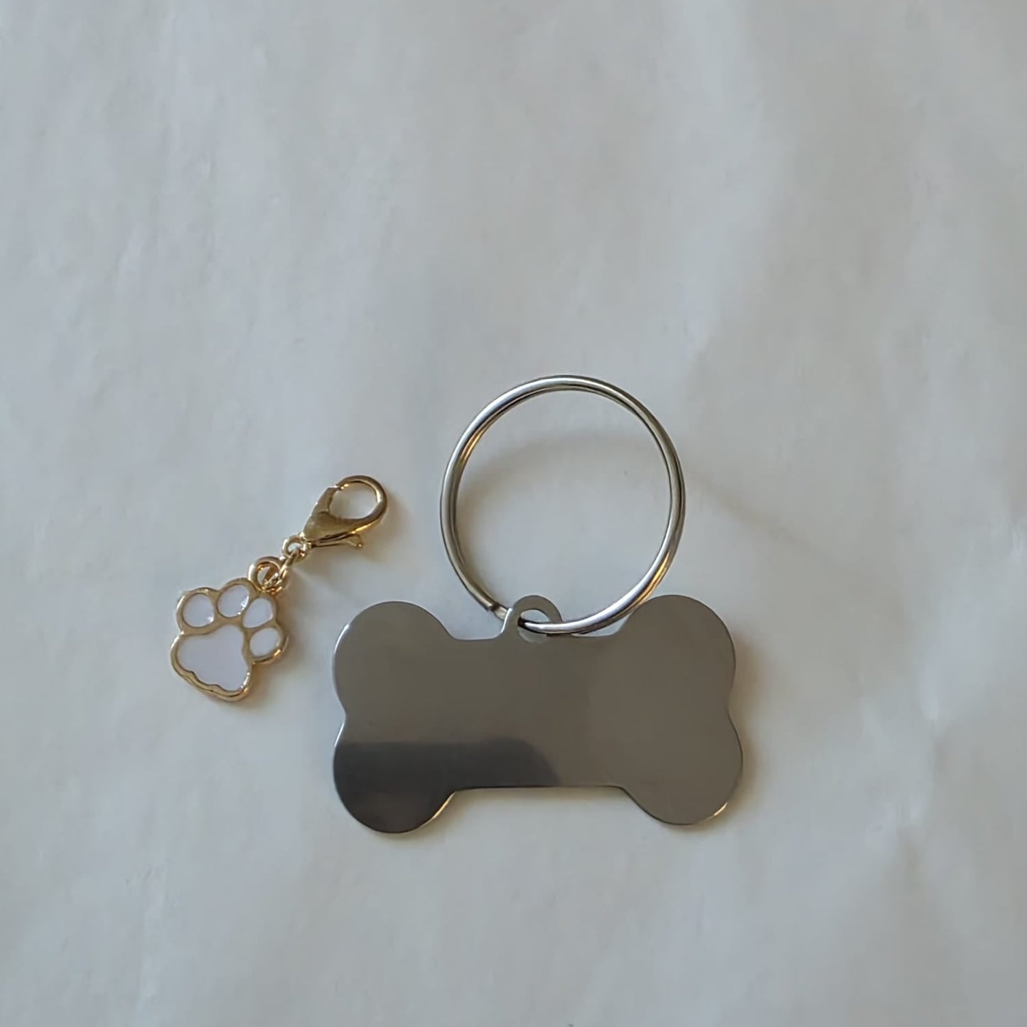 porte clés personnalisé métal gravé en forme os chien chat animaux cadeau unique porte clés