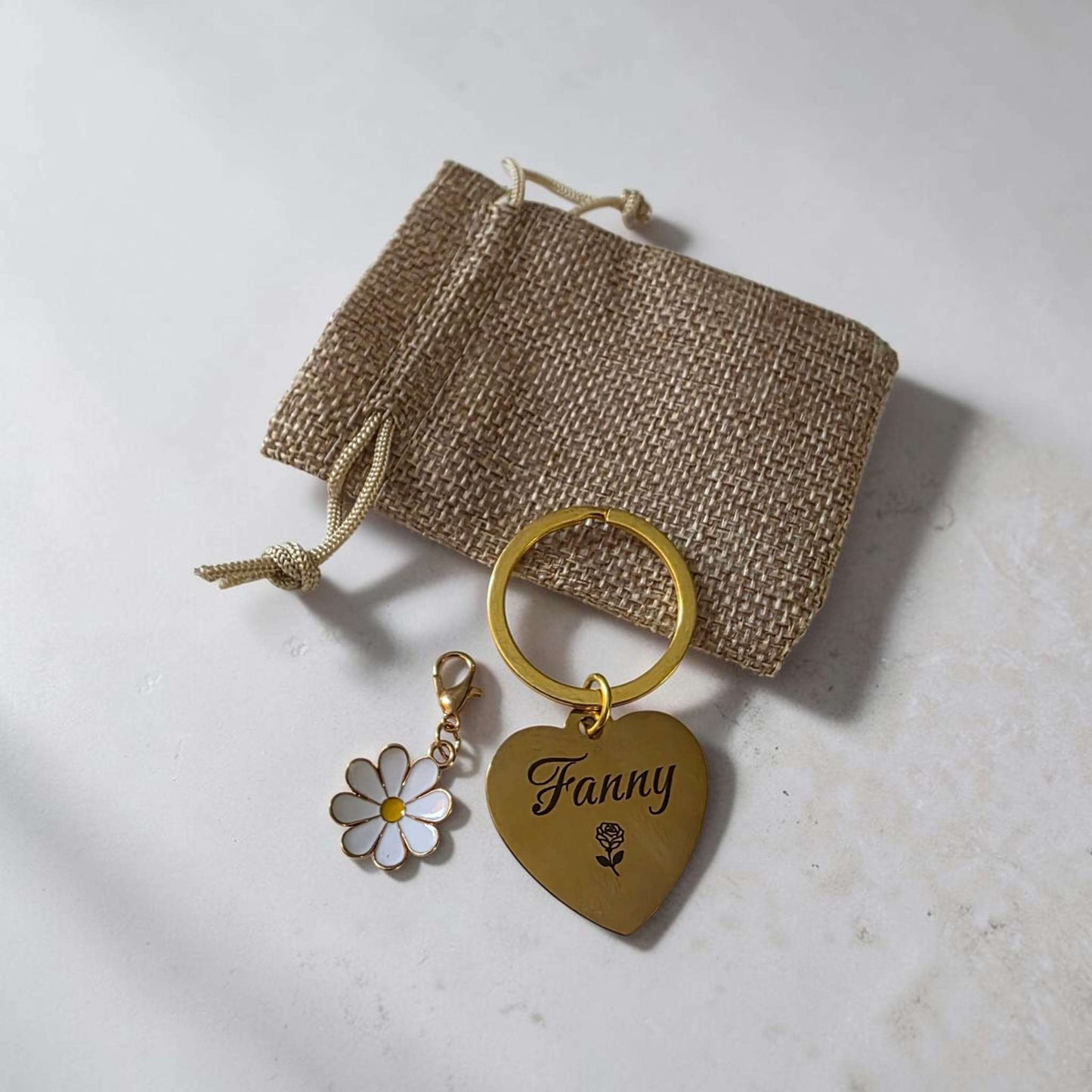porte clés coeur or doré gravé personnalisé avec breloque idée cadeau originale personnalisée