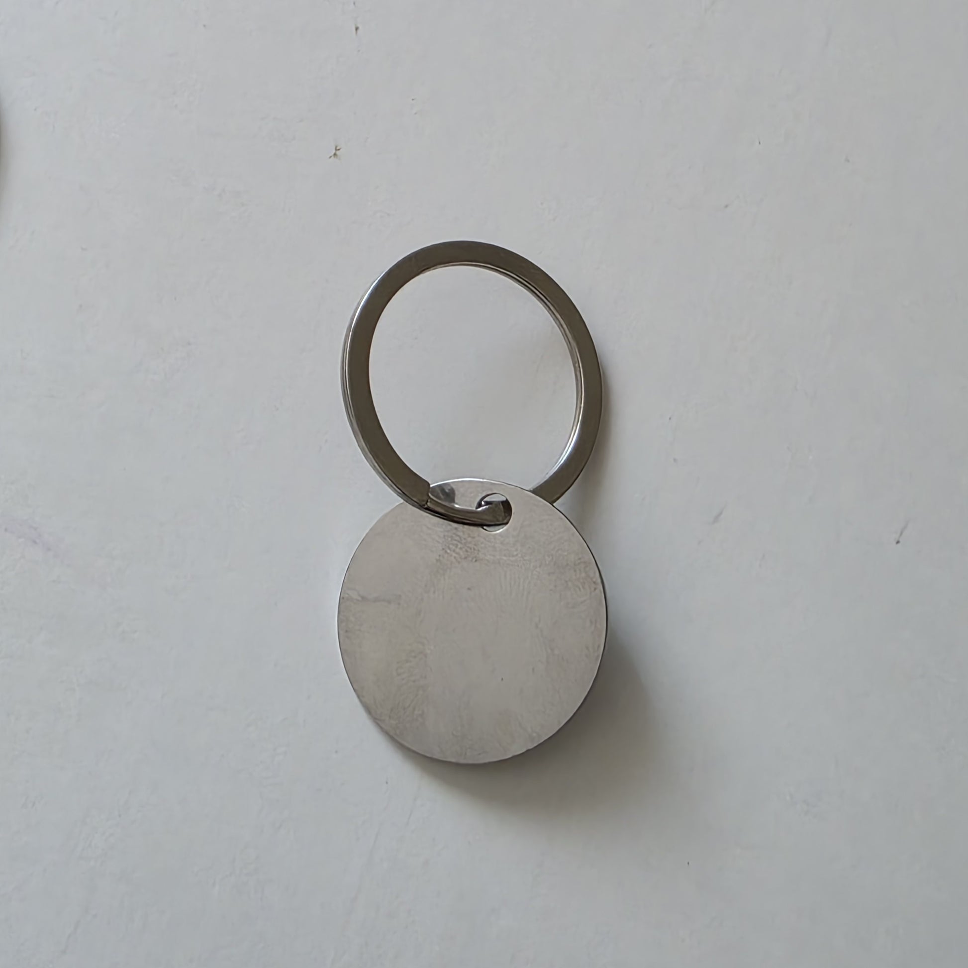 porte clés métal gravé prénom métal personnalisé idée cadeau originale