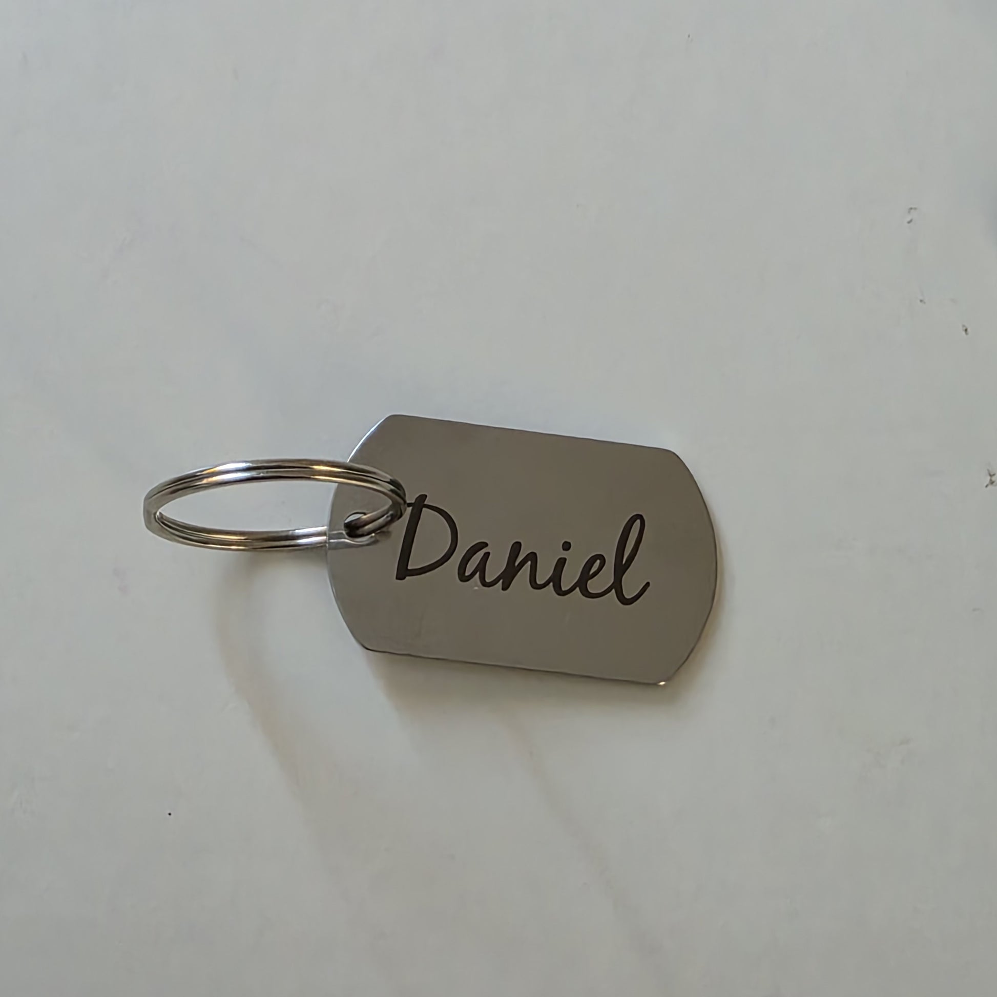 porte clés personnalisé gravé en métal prénom dessin idée cadeau 