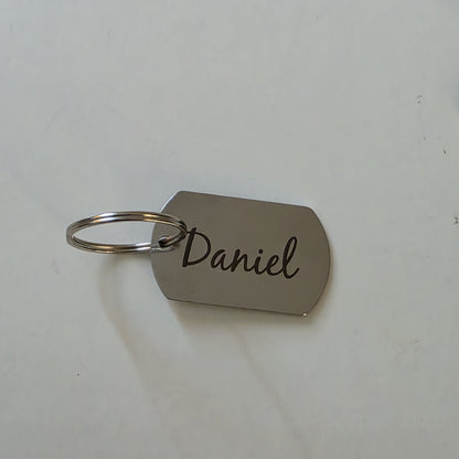 porte clés personnalisé gravé en métal prénom dessin idée cadeau 