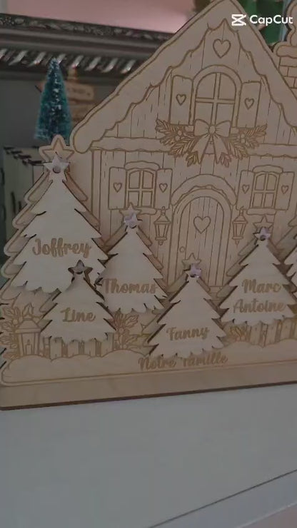 Décoration de Noël personnalisée en bois avec jusqu'à 7 prénoms. Petits sapins amovibles à accrocher dans le sapin familial. Une idée cadeau originale pour toute la famille.